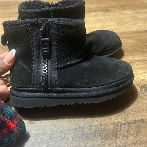 like new uggs classic - Picture 5 of 9